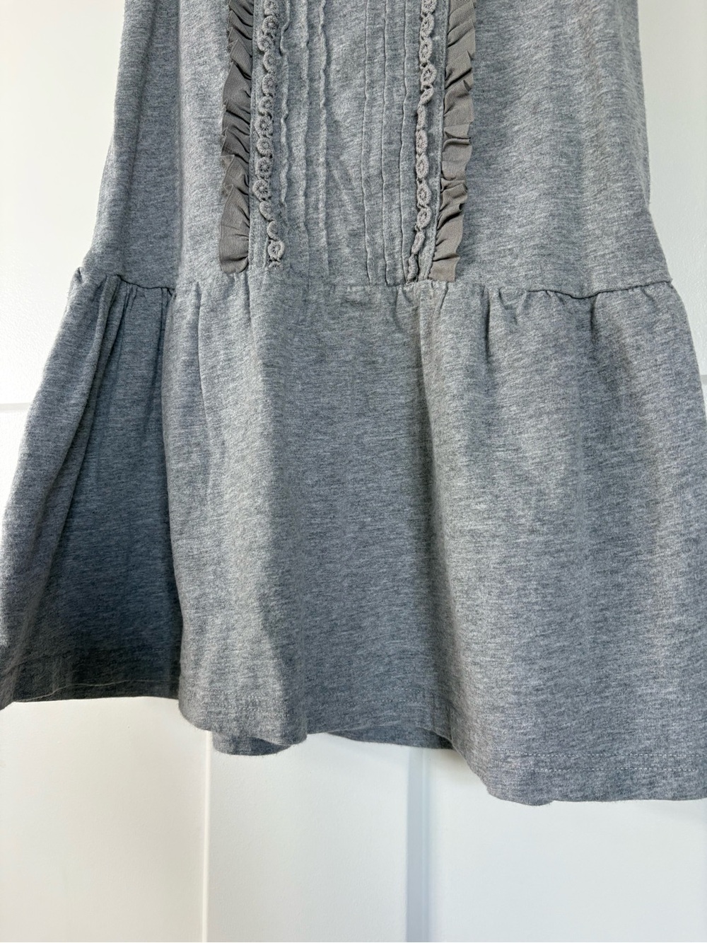 Gap Girls ' Grey Ruffle Front Sleeveless Dress Size 4-5 - Picture 5 of 6